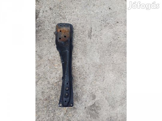 Toyota Corolla Verso ( 2005-2009) 2.2 D-4D Diesel Első Bölcső Tartó