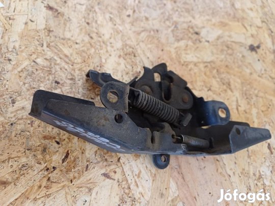 Toyota Corolla Verso ( 2005-2009) Motorháztető Zár