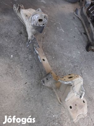 Toyota Hiace Első Bölcső