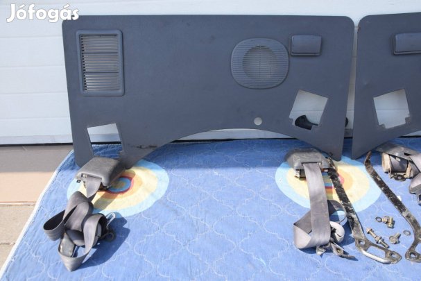 Toyota Hiace gyári kisbusz oldalkárpitjai és övei