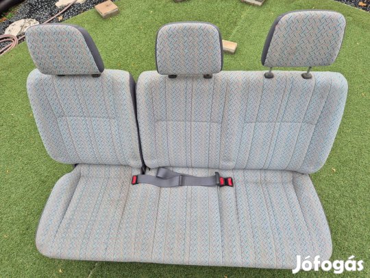 Toyota Hiace középső üléssor (3-as) eladó