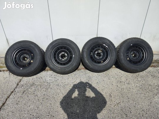 Toyota Hilux gyári 17" kerékgarnitúra + MT terepgumi