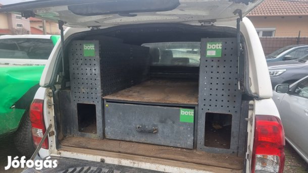 Toyota Hiluxba kihúzható polcrendszer