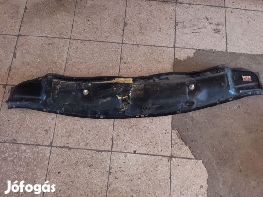 Toyota Prius Levélrács Alatti Takaró Burkolat