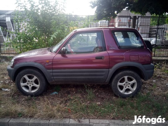 Toyota Rav4 3ajtós,lilaszinű,vonóhoroggal eladó.