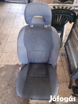 Toyota Rav 4 00-05 Bal Első Ülés