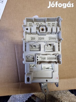 Toyota Rav 4 00-05 Biztosítéktábla / Relé Tábla
