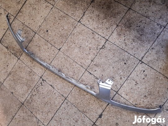 Toyota Rav 4 00-05 Első Lökhárító Középső Díszléc