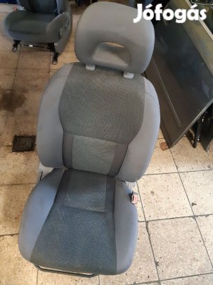 Toyota Rav 4 00-05 Jobb Első Ülés