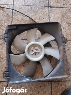 Toyota Rav 4 00-05 Klímahűtő Ventilátor