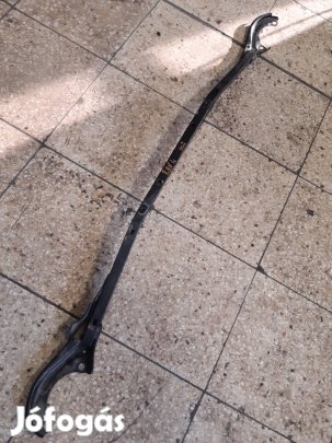 Toyota Rav 4 00-05 Toronymerevítő