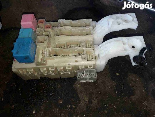 Toyota Yaris 05-10 Biztosítéktábla / Relé Tábla