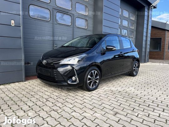 Toyota Yaris 1.5 Dual VVT-iE Style Szervizkönyv...