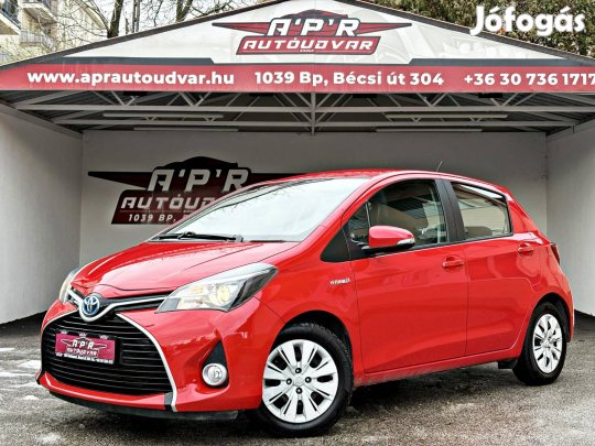 Toyota Yaris 1.5 HSD Live e-CVT Végig Vezetett...