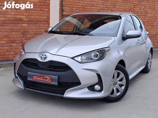 Toyota Yaris 1.5 Hybrid Comfort e-CVT Távtartó-...