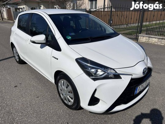 Toyota Yaris 1.5 VVT-i Hybrid Selection White e...
