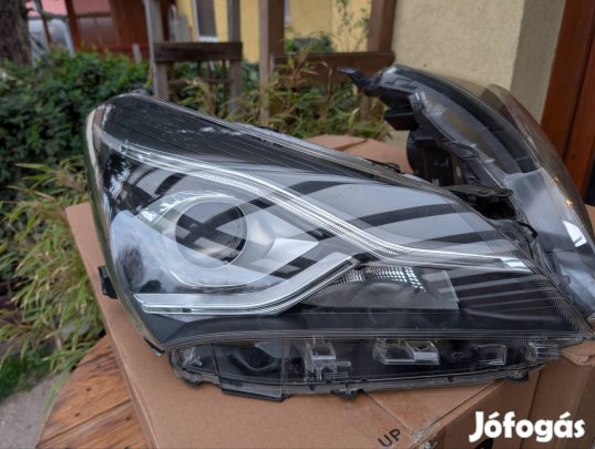 Toyota Yaris 2017 LED dlr első lámpa párban eladó 