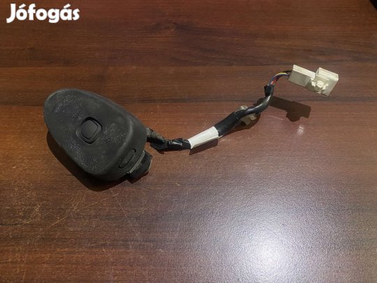 Toyota Yaris 2 csomagtér nyitó gomb 69209-52010 eladó