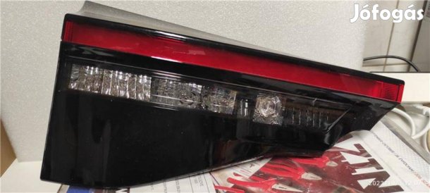 Toyota Yaris hátsólámpa jobb belső 2019- LED, sérült