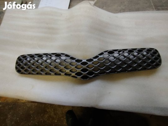 Toyota Yaris hűtőrács 