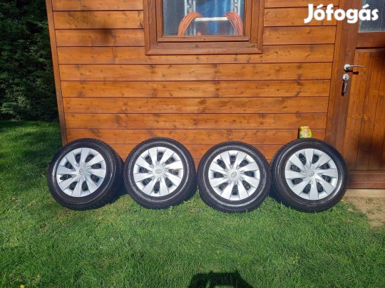 Toyota Yaris lemezfelni téligumival eladó!