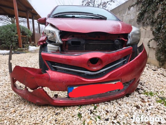 Toyota Yaris sérült