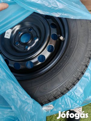 Toyota Yaris új téli szerelt kérek eladó.