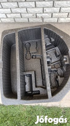 Toyota avensis szerszámtartó