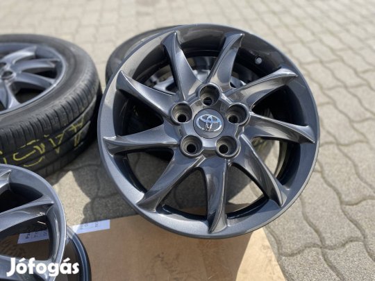 Toyota gyári 16"-os kerék szett 5x114.3 205/55R16