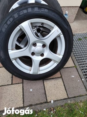 Toyota kerék garnitura 15ös nyári gumival