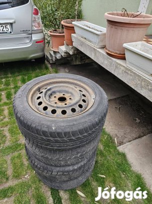 Toyota lemezfelni garnitúra 205/55R16