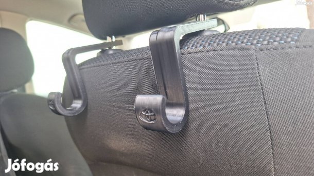 Toyota logo-s csomagakasztó fejtámlára
