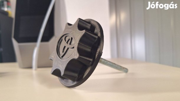 Toyota logo-s pótkerék lefogató csavar