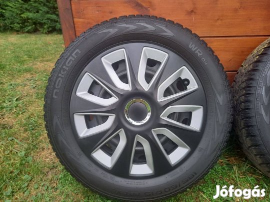 Toyota yaris gyári lemezfelni téligumival eladó
