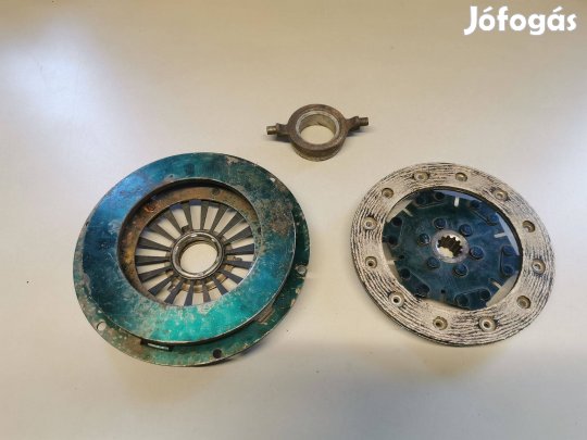 Trabant 601 gyári új kuplung szett tárcsa + szerkezet + kinyomó szén