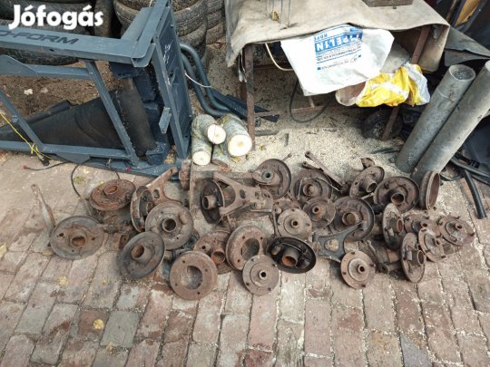 Trabant alkatrész eladó 