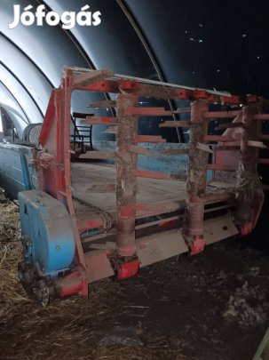 Trágyaszóró pótkocsi