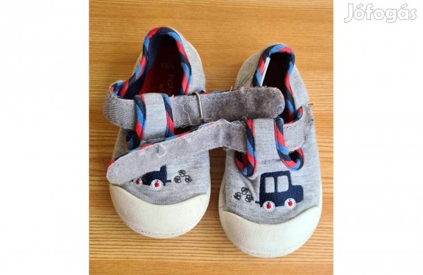 Traktor - autó mintás 22-es fiú baba cipők