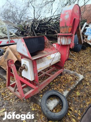 Traktor hajtású morzsoló