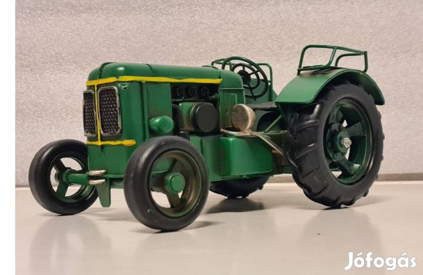 Traktor modell fémből 24 cm