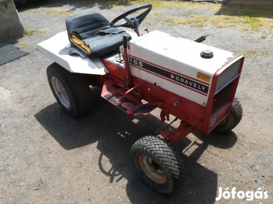 Traktor vasból van, kardán segítségével akár fronhajtás, komoly fém hi