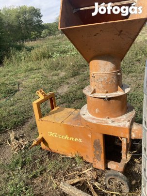 Traktorhajtású terménydaráló eladó