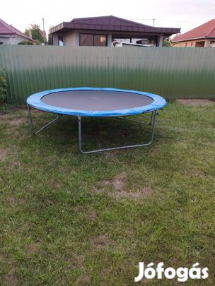 Trambulin Kerti ugráló