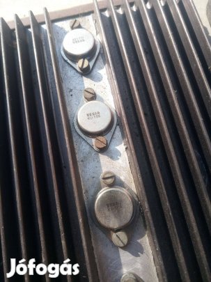 Tranzisztorok hűtőbordán