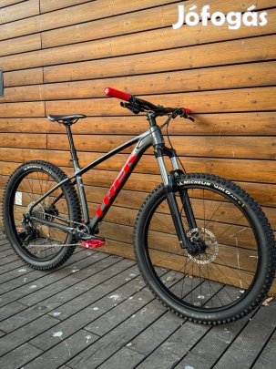 Trek Roscoe 6 27,5 / Merevfarú MTB kerékpár, Dropper, Shimano Deore,