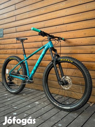 Trek Roscoe 7 27,5+ / Merevfarú MTB kerékpár, Rockshox Judy, Sram SX