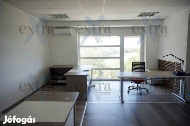 Trendi iroda, parkolóval