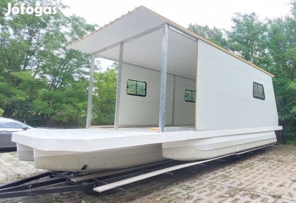 Trimarán plusz lakóhajó