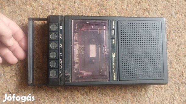 Tristar CR 5205 típusú hordozható kazettás magnó commodore adatmagnó