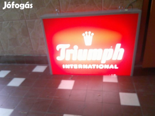 Triumph reklám világítás